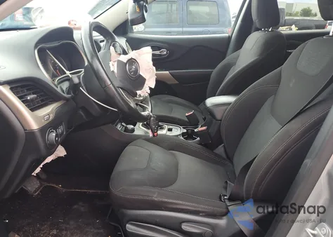 2017 Jeep Cherokee Latitude z USA, uszkodzony, nr VIN 1C4PJMCS4HW656940